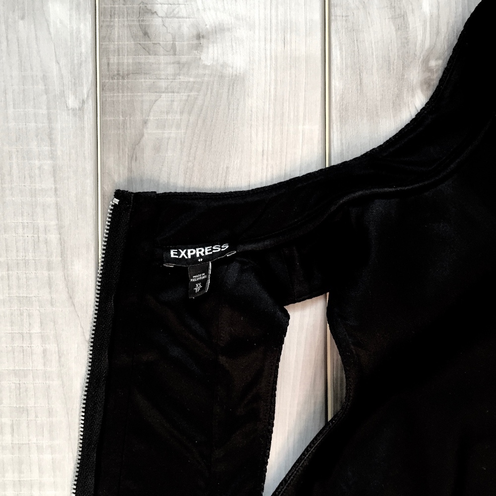 Express cropped Top - Picture 3 of 3